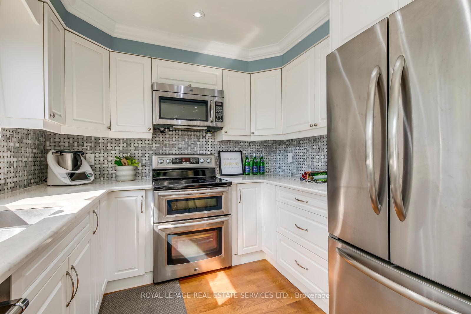 384 River Oaks Boulevard