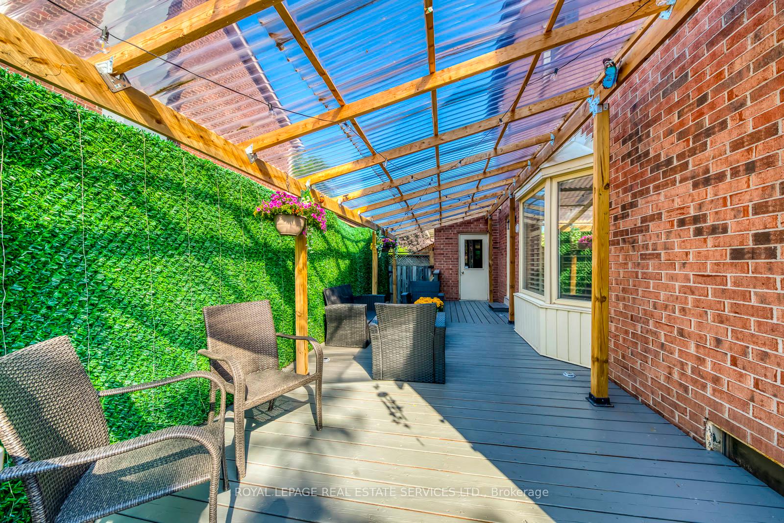 384 River Oaks Boulevard