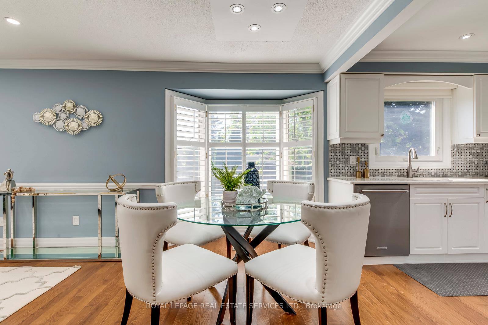 384 River Oaks Boulevard