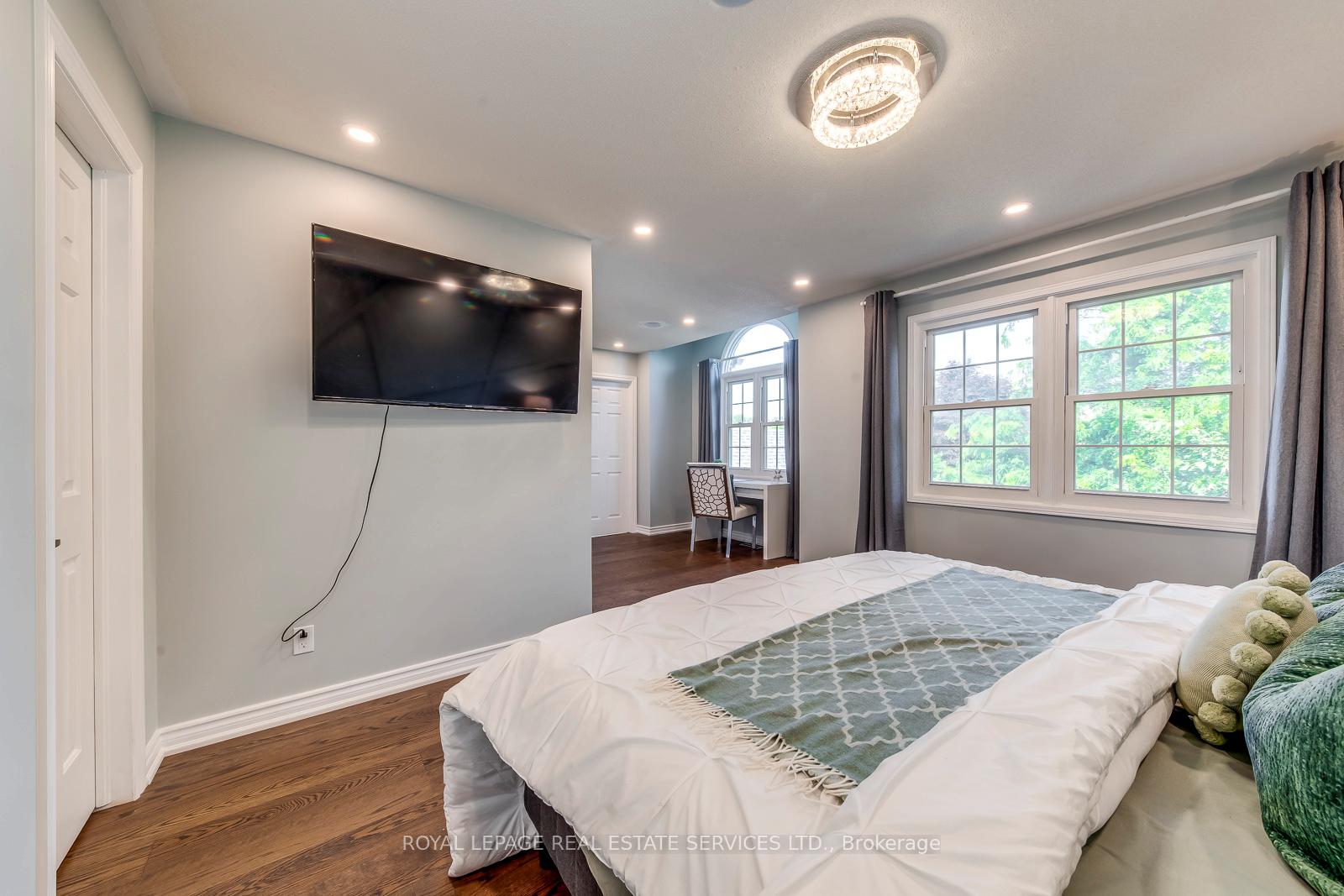 384 River Oaks Boulevard