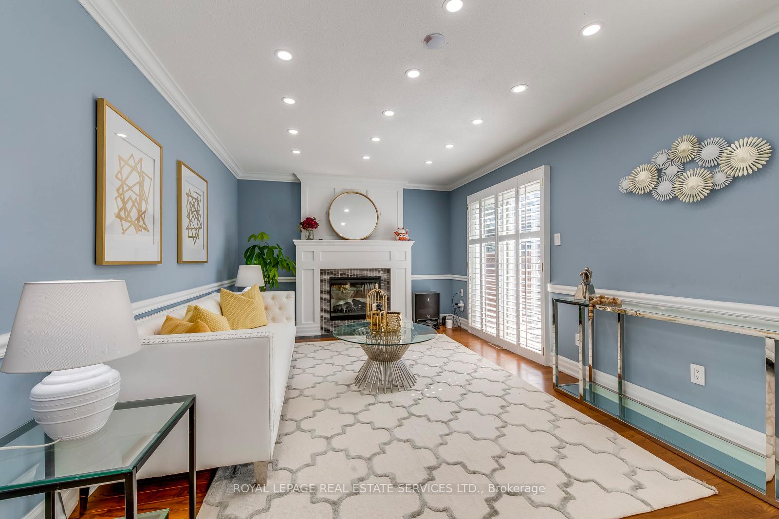 384 River Oaks Boulevard