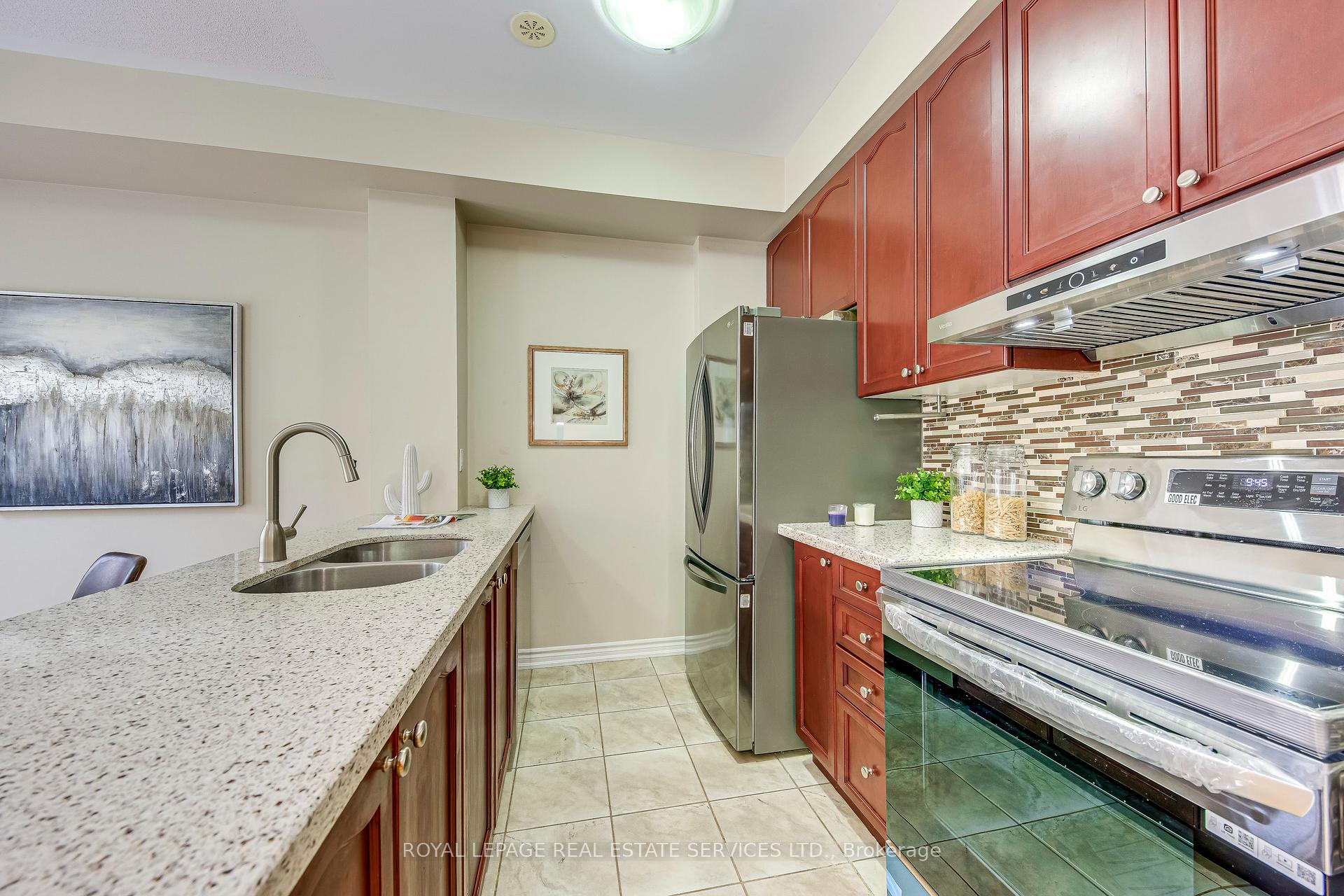 2435 Greenwich Drive #12