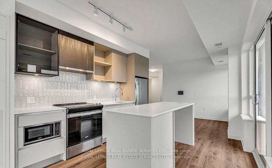 395 Dundas Street W 317