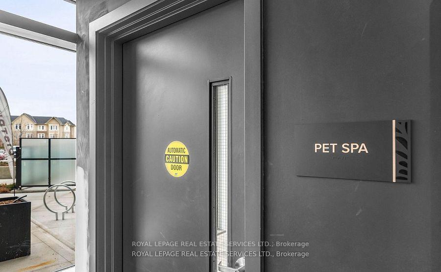 395 Dundas Street W 317