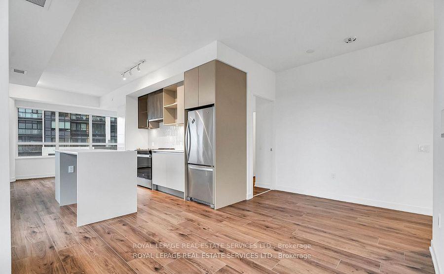 395 Dundas Street W 317