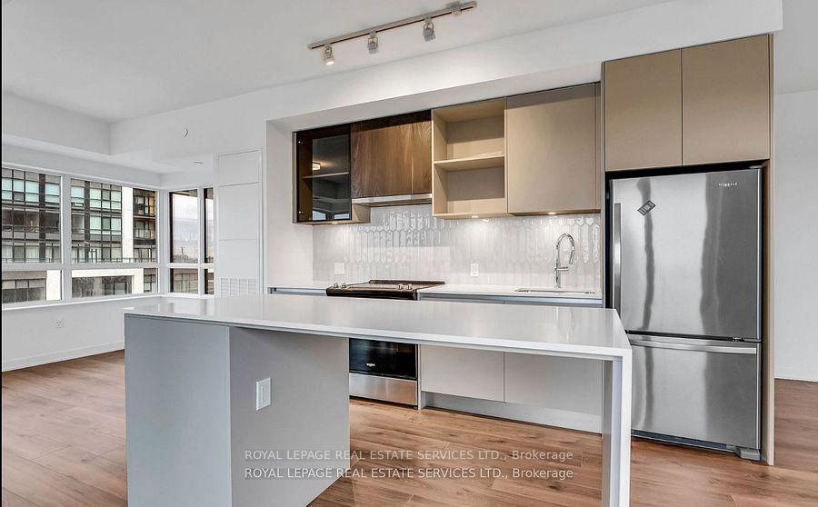 395 Dundas Street W 317