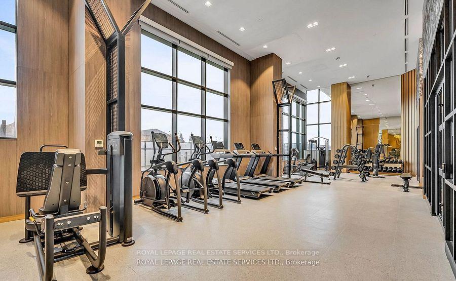 395 Dundas Street W 317