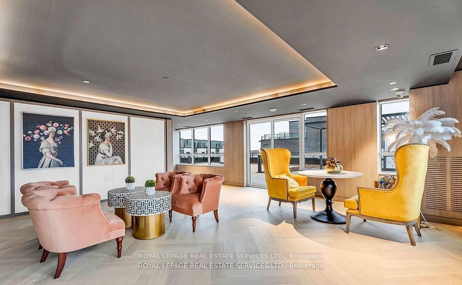 395 Dundas Street W 317