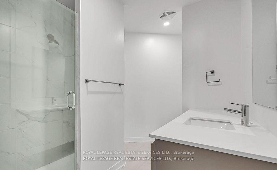 395 Dundas Street W 317