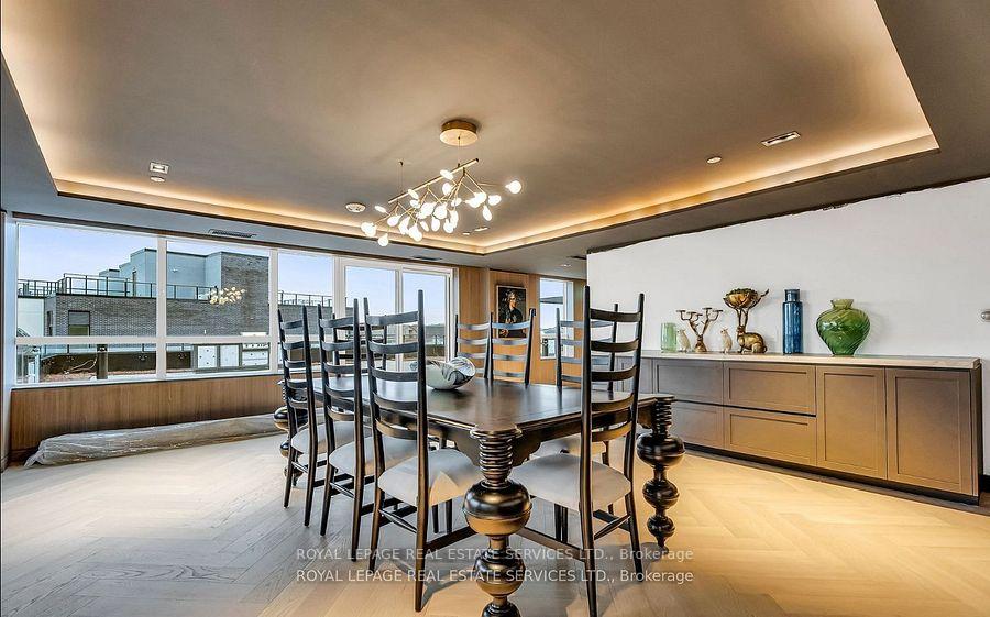 395 Dundas Street W 317