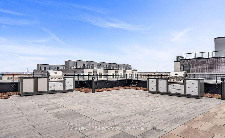 395 Dundas Street W 317