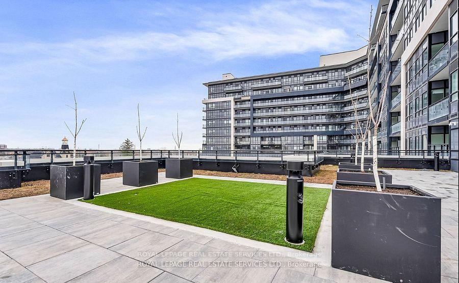 395 Dundas Street W 317