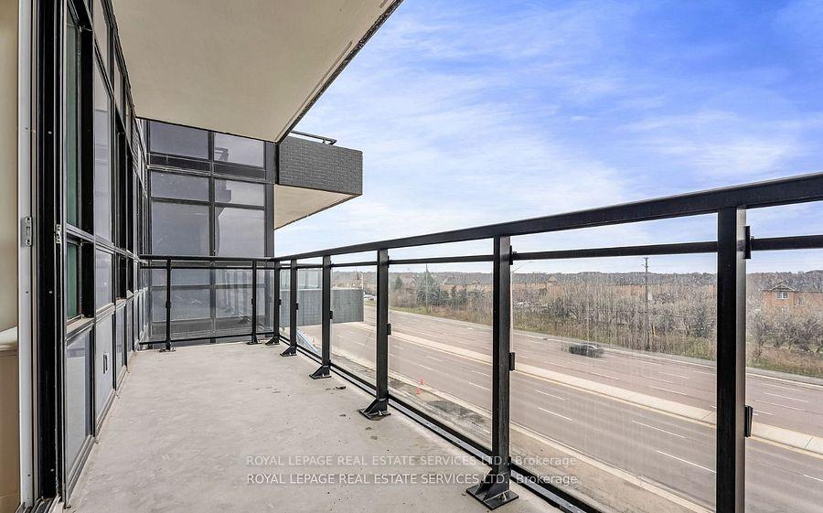 395 Dundas Street W 317