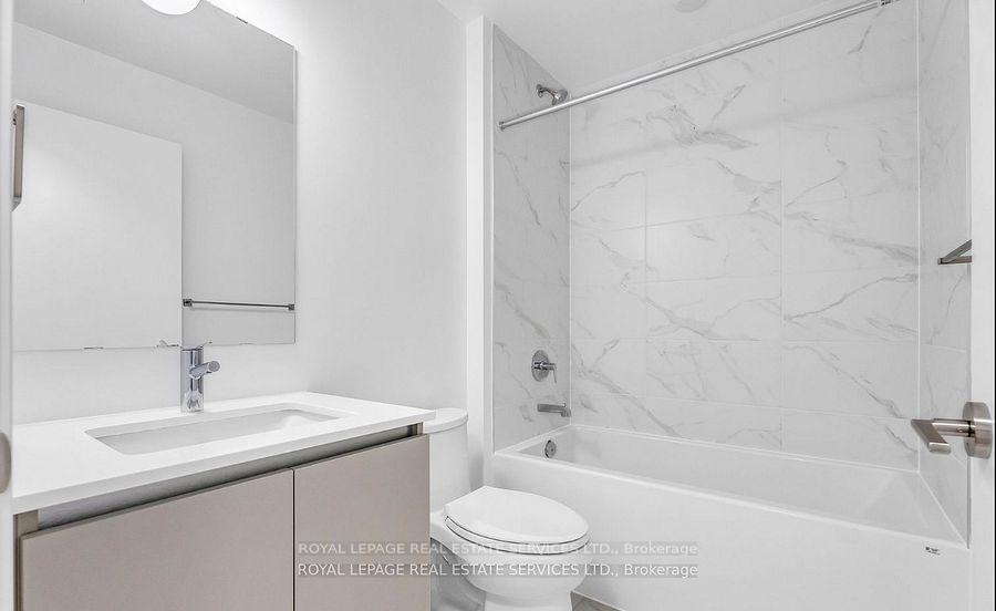 395 Dundas Street W 317