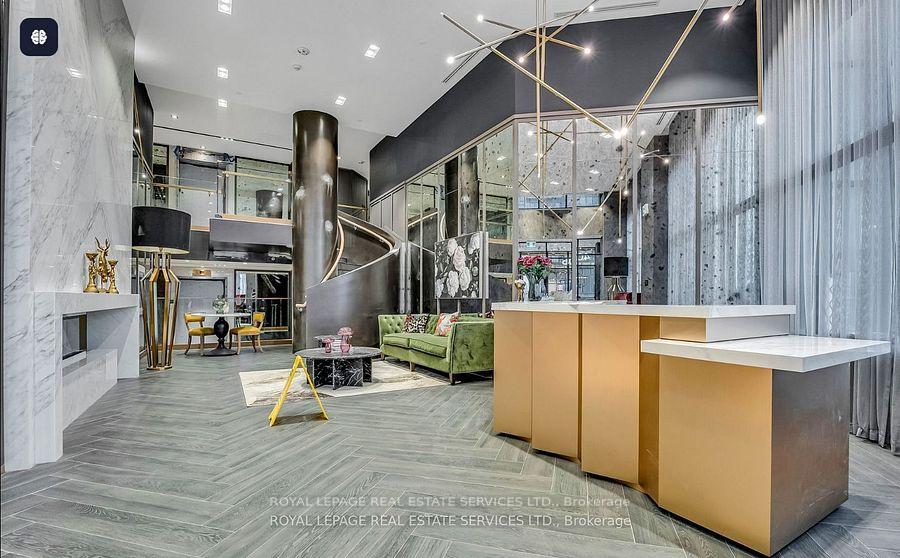 395 Dundas Street W 317