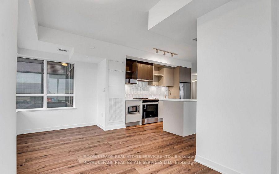 395 Dundas Street W 317