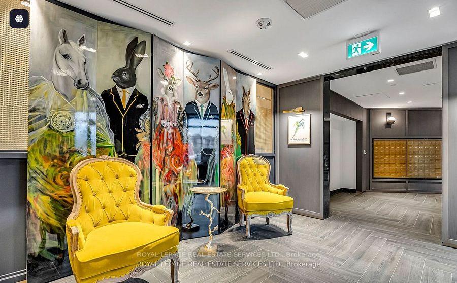 395 Dundas Street W 317