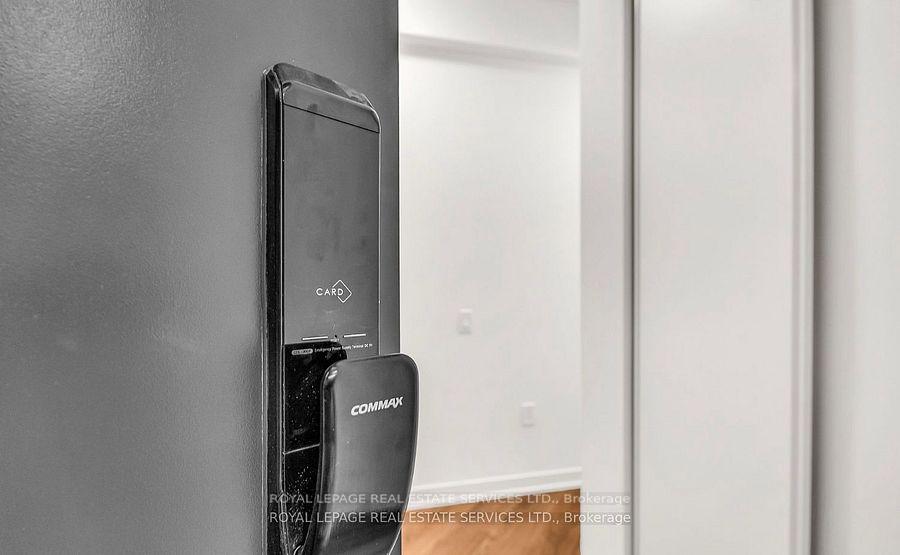 395 Dundas Street W 317