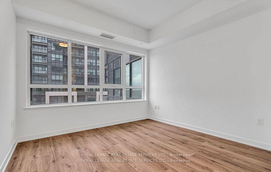 395 Dundas Street W 317