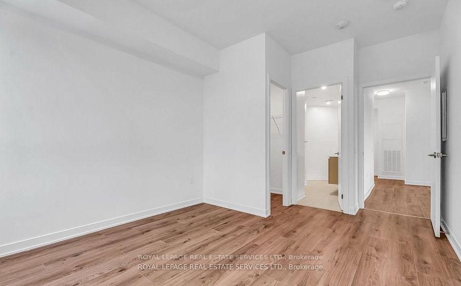 395 Dundas Street W 317