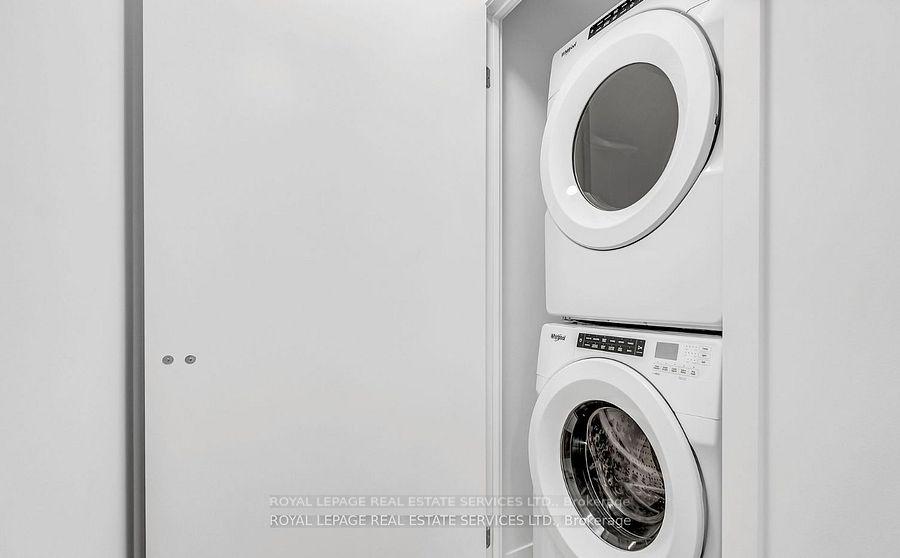 395 Dundas Street W 317