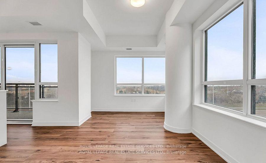 395 Dundas Street W 317