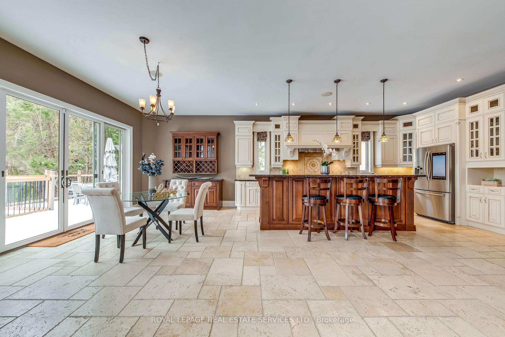 3341 Lakeshore Road