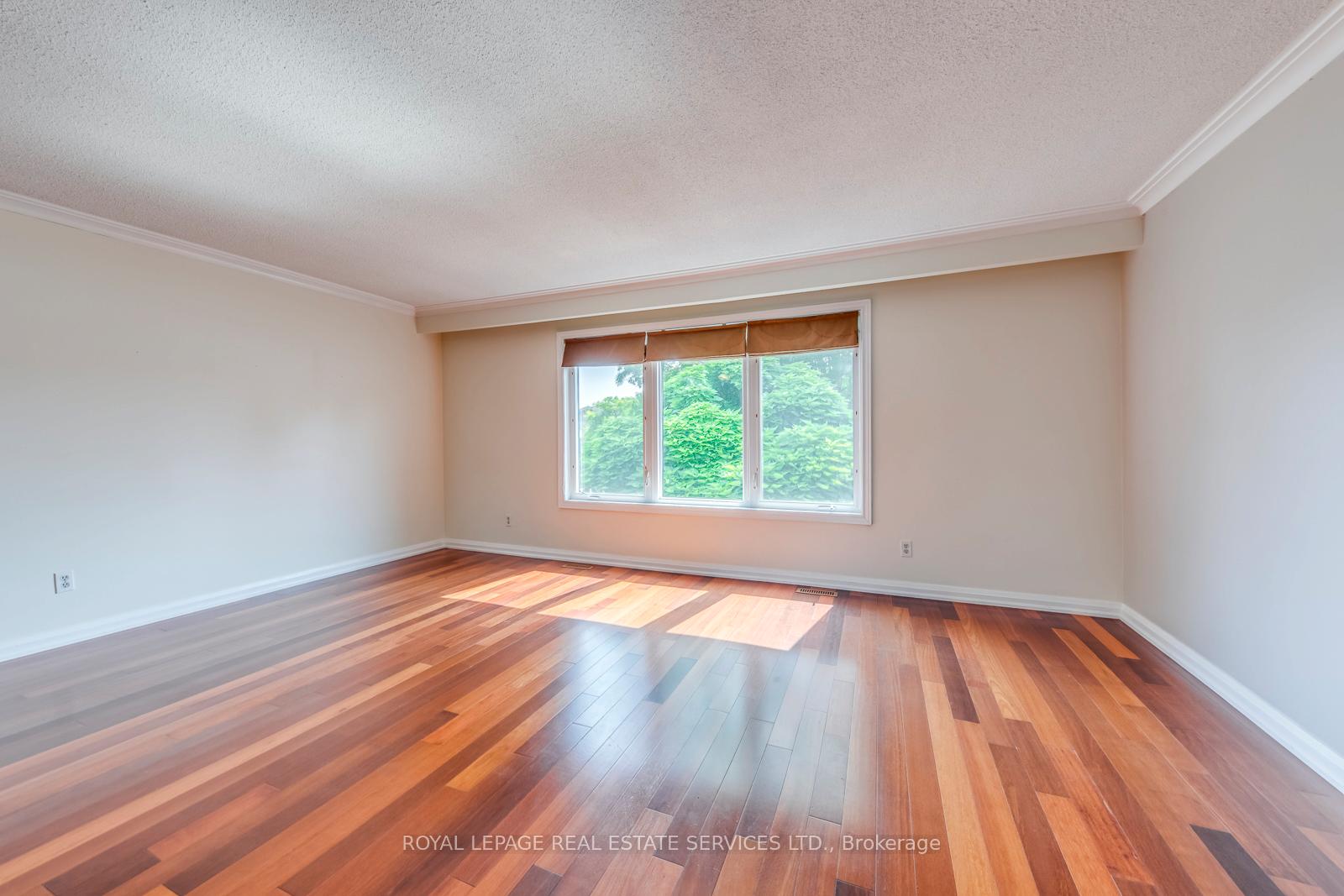 317 Ulric Crescent