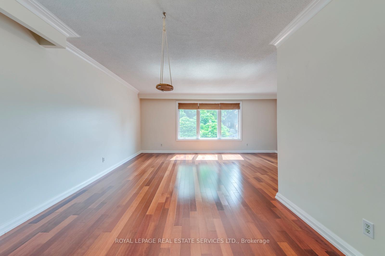 317 Ulric Crescent