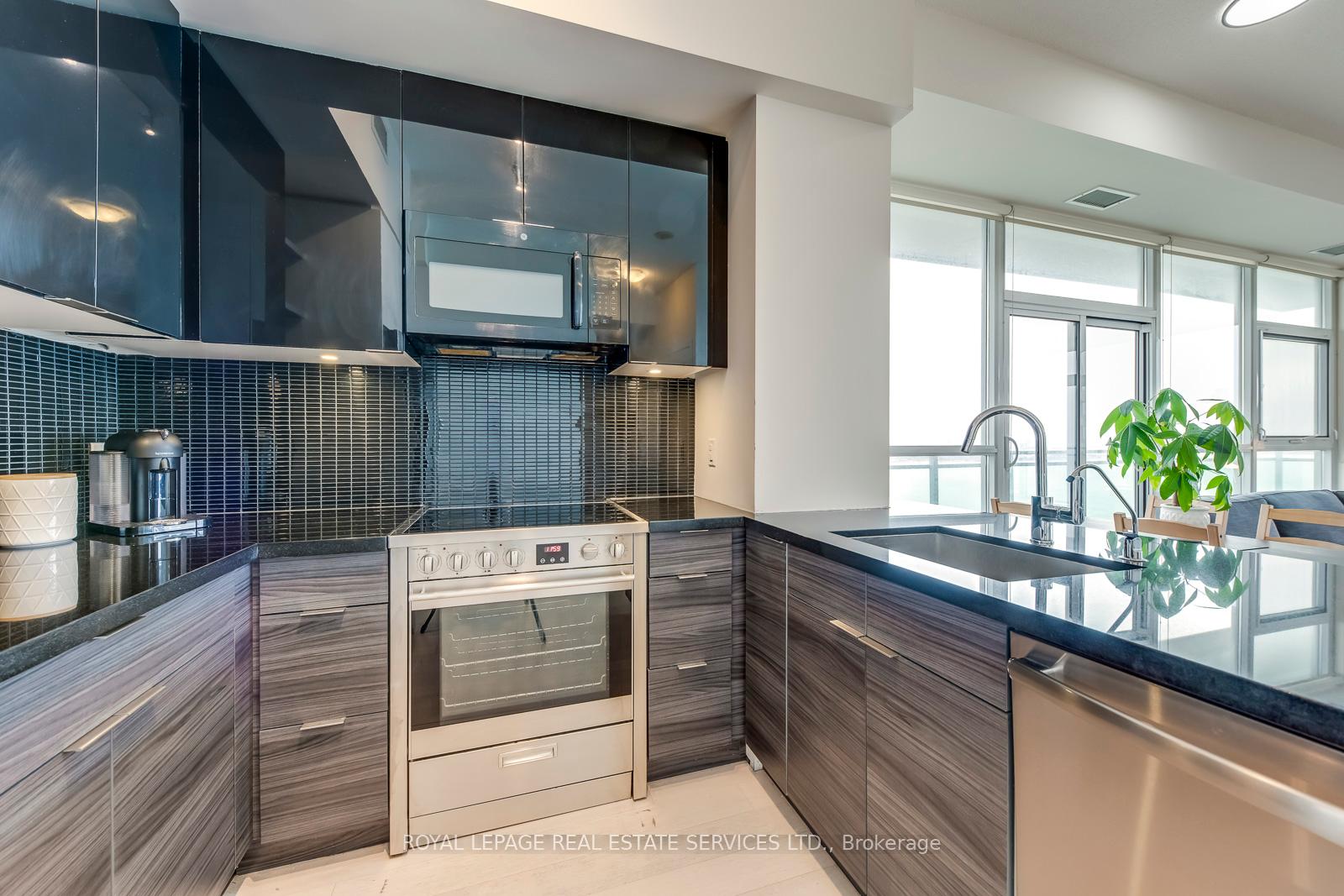 33 Shore Breeze Drive 3706