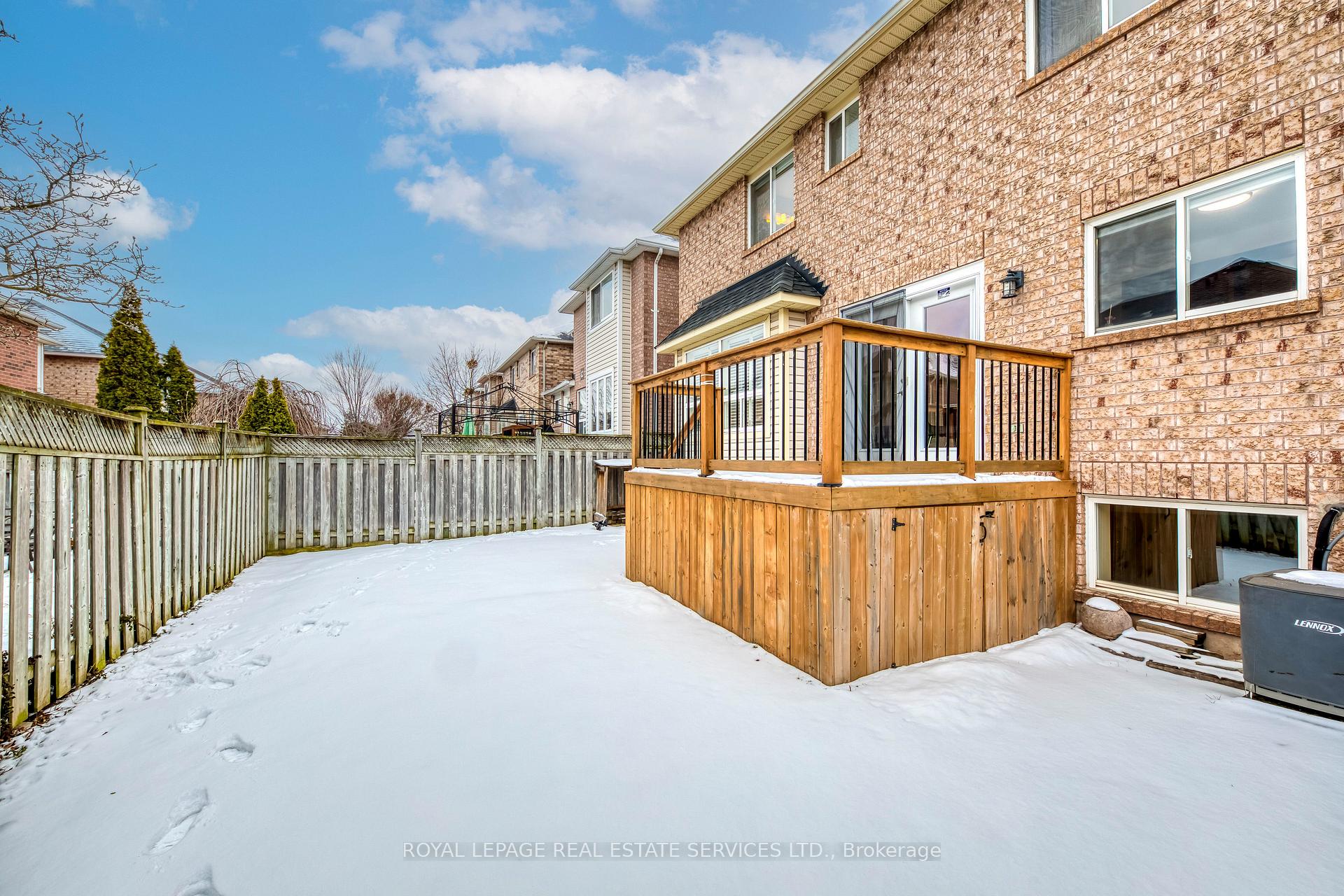 1332 Goldhawk Trail