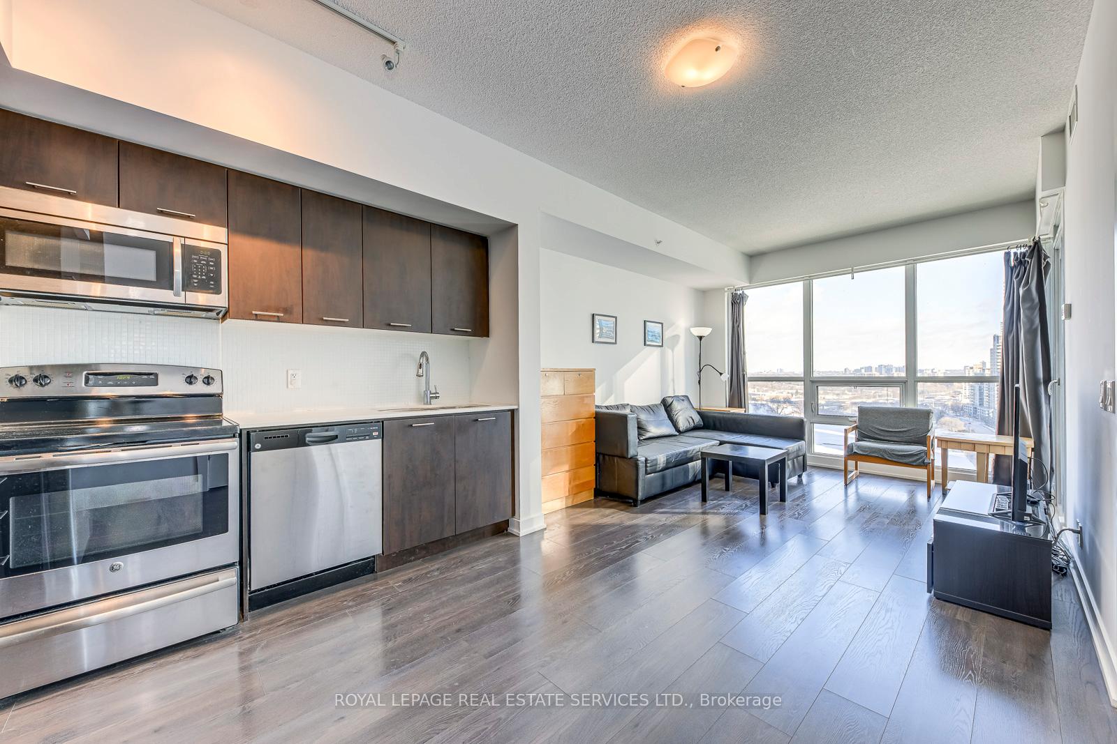 2200 Lakeshore Boulevard W 1908