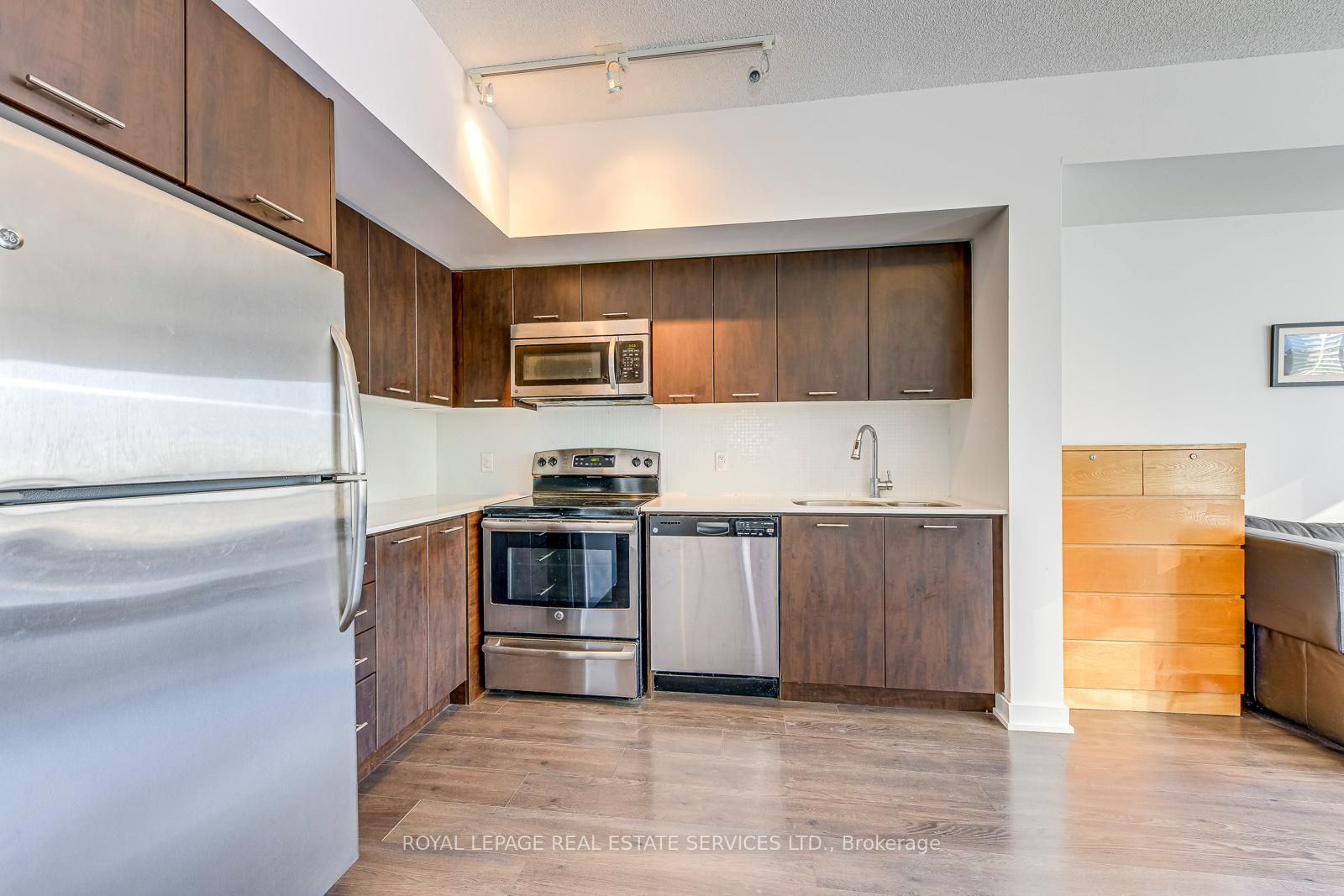 2200 Lakeshore Boulevard W 1908