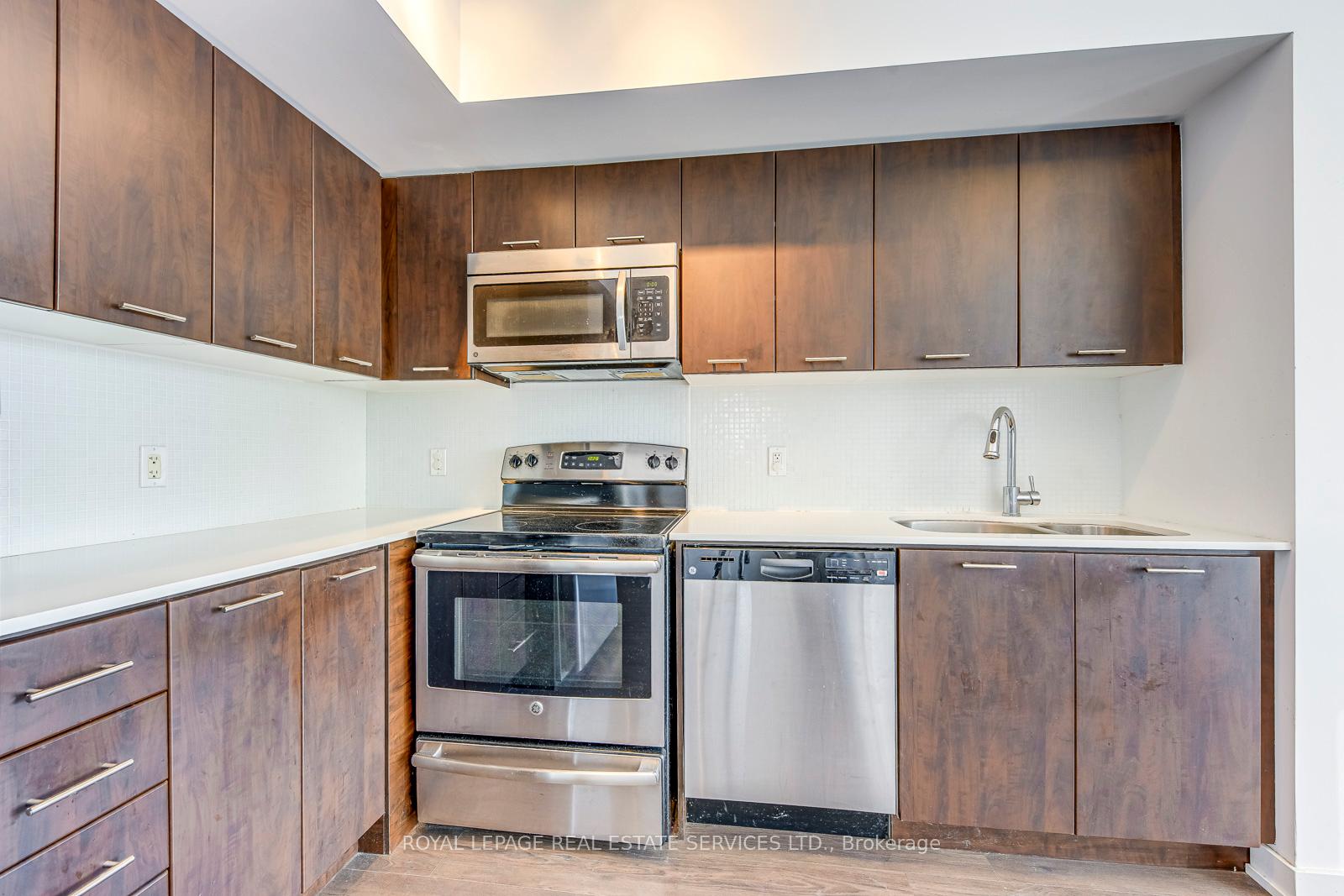 2200 Lakeshore Boulevard W 1908