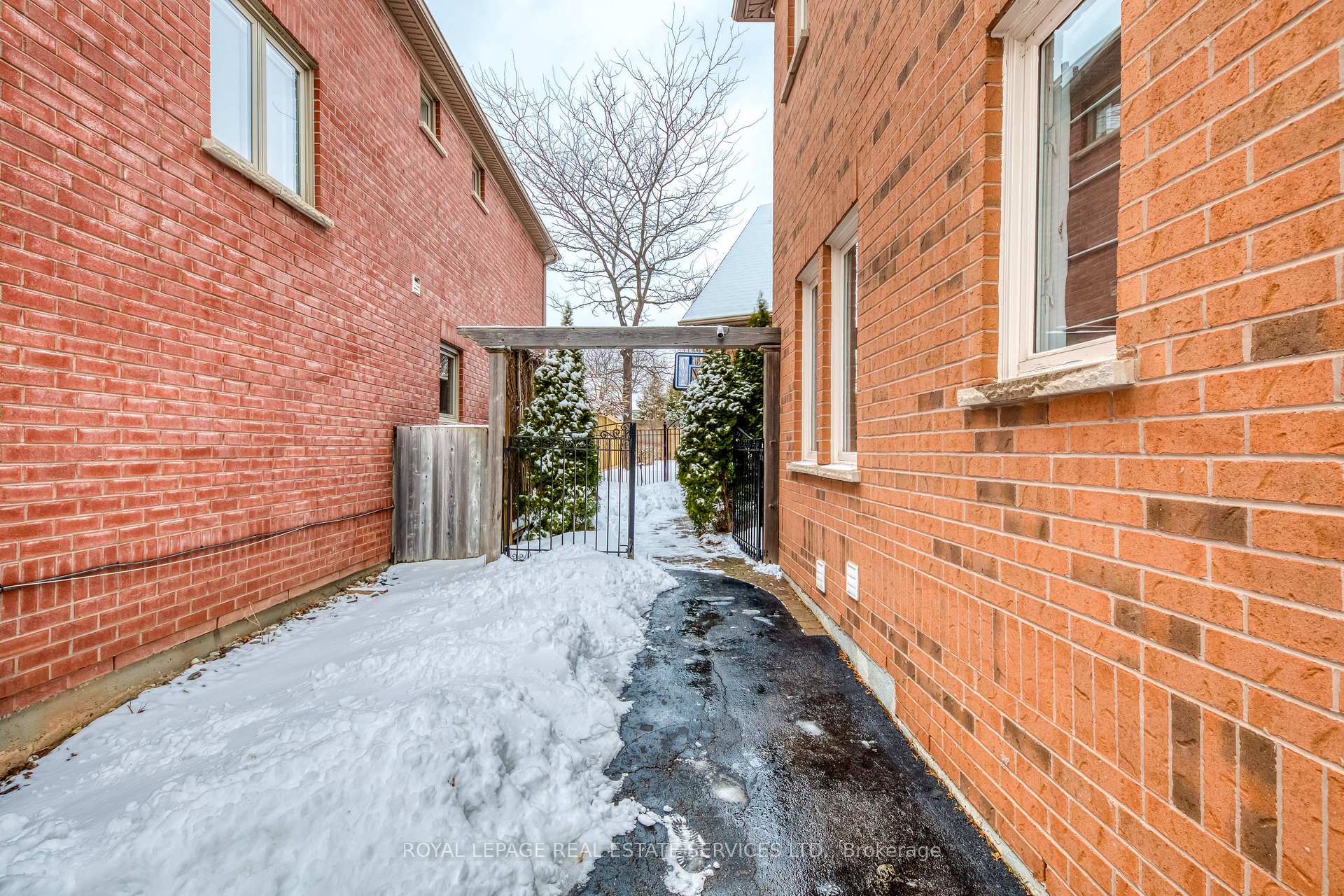 223 Lexington Road, Oakville