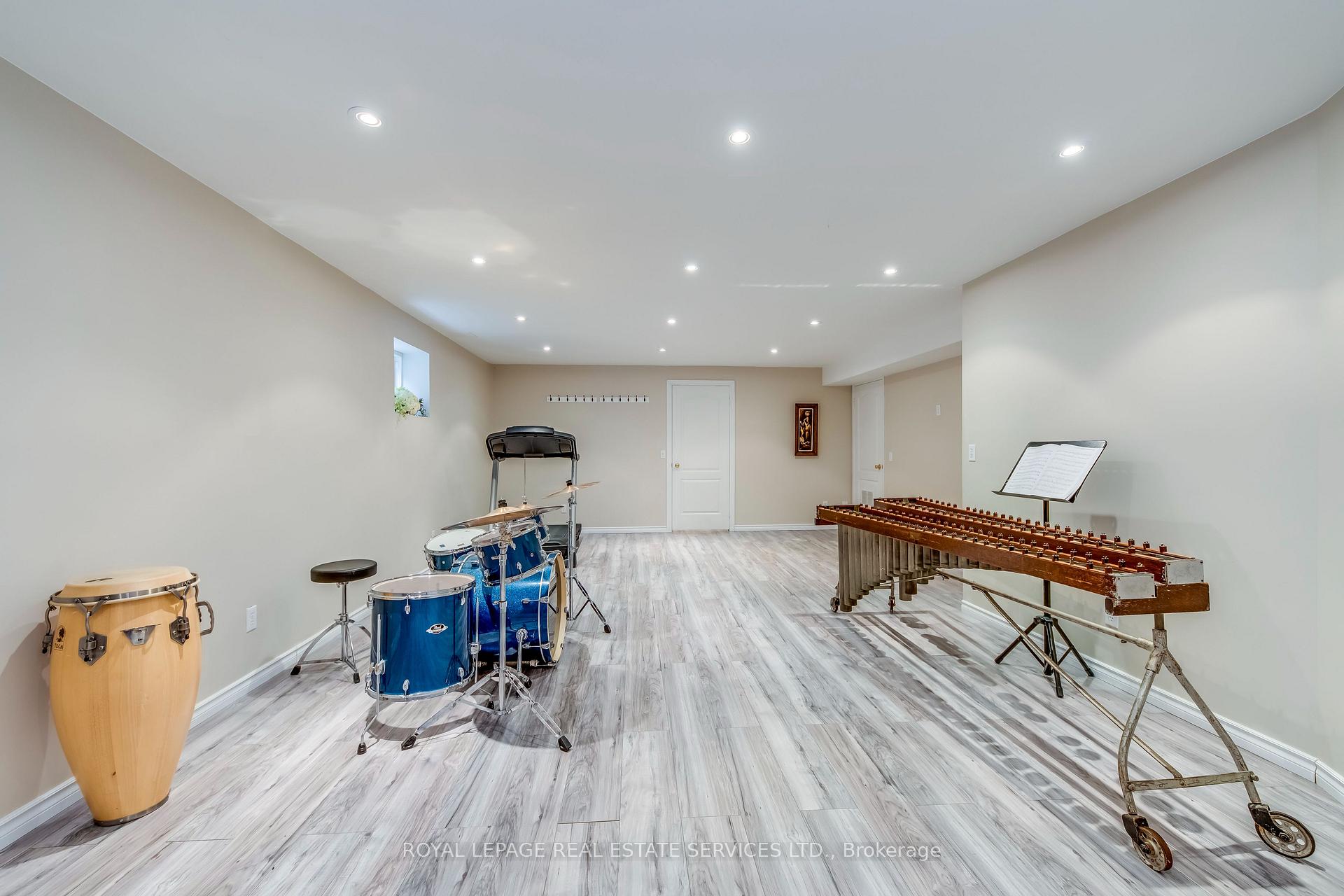 223 Lexington Road, Oakville