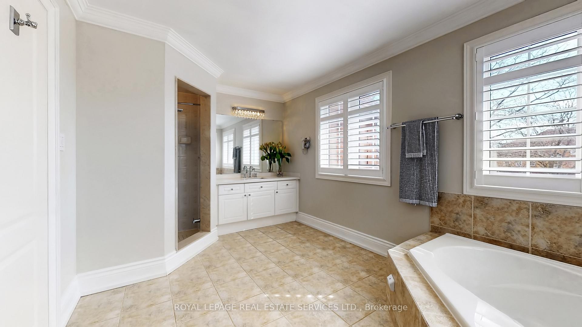 1197 Lindenrock Drive, Oakville