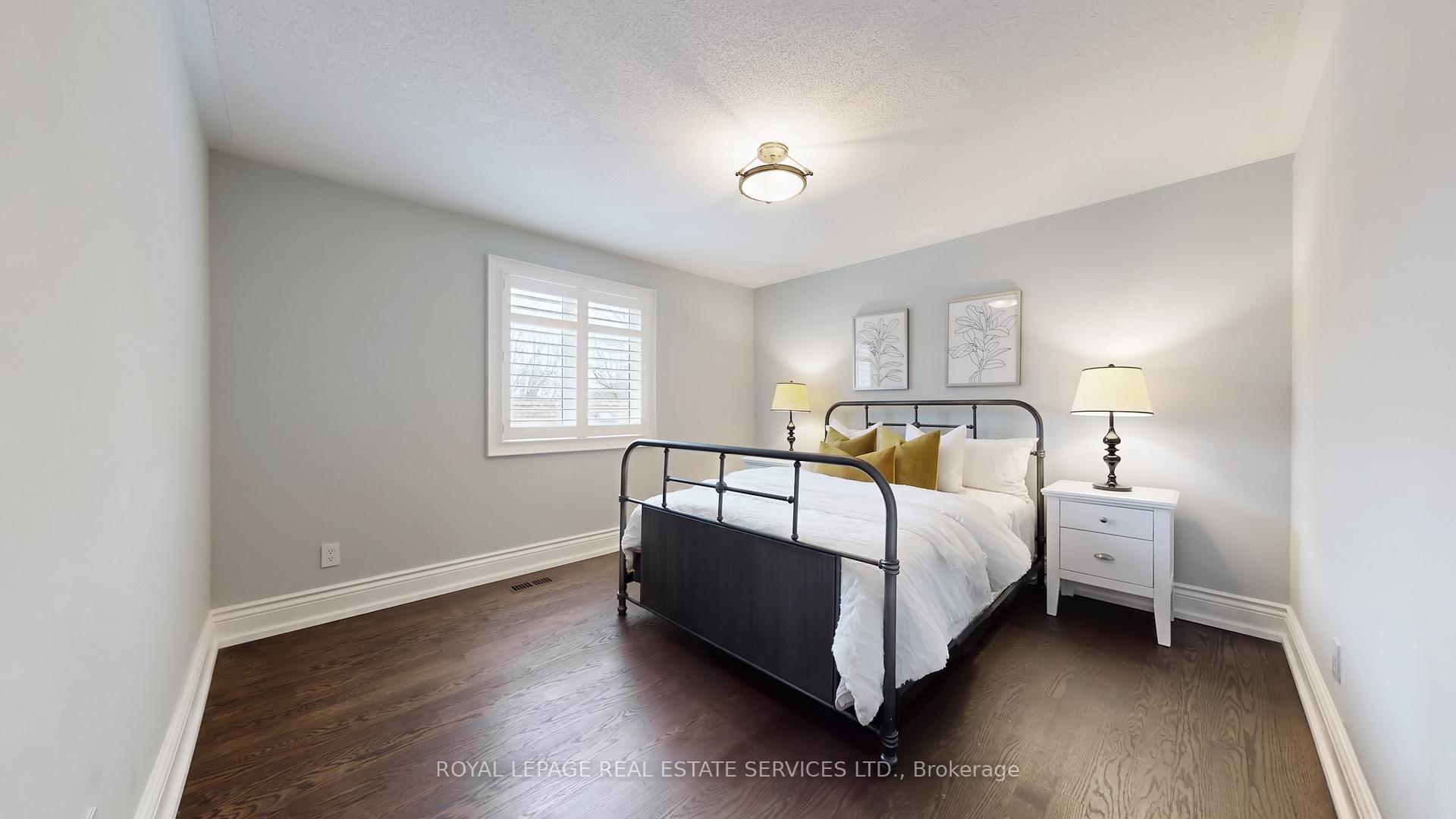 1197 Lindenrock Drive, Oakville