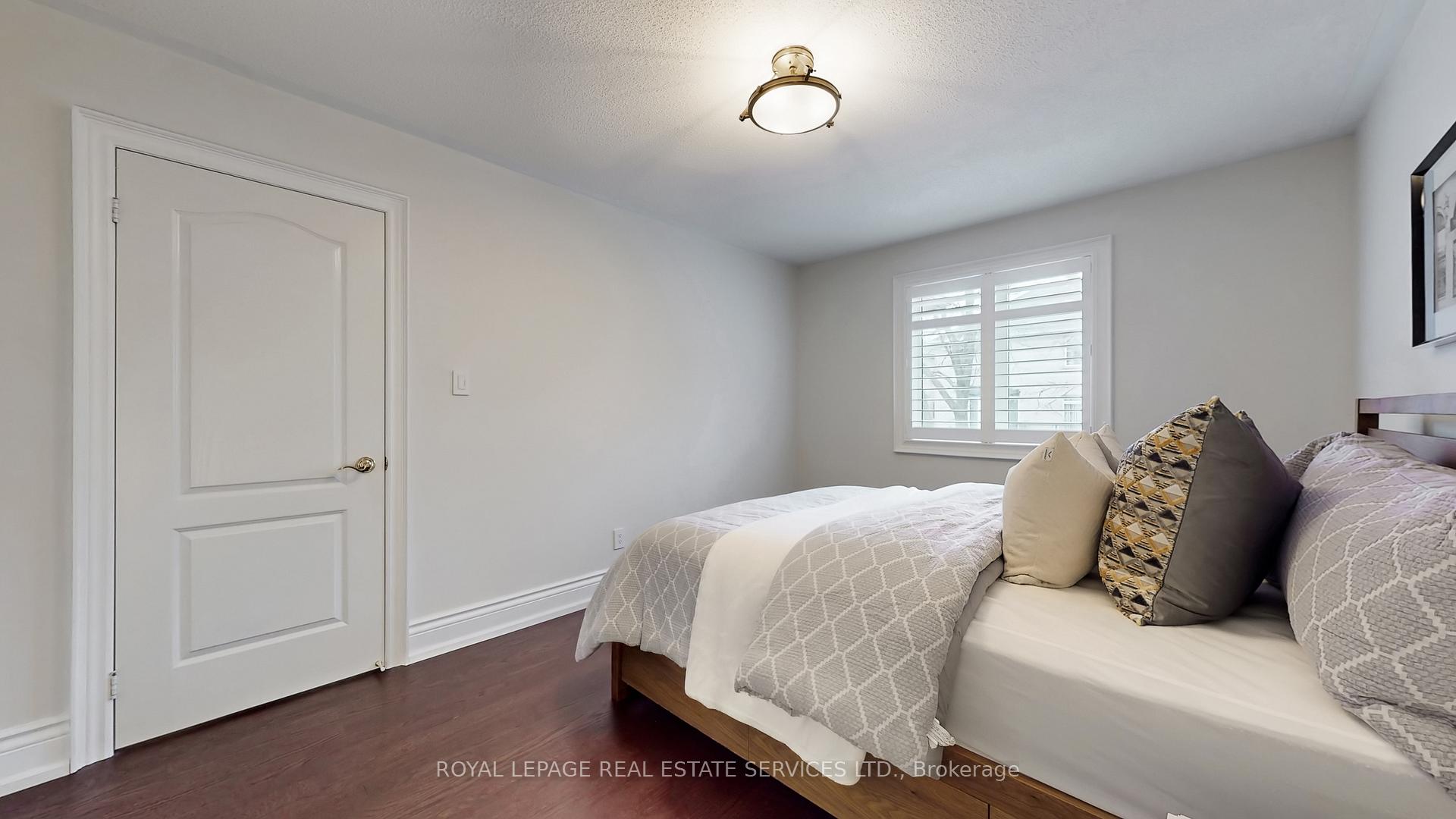 1197 Lindenrock Drive, Oakville