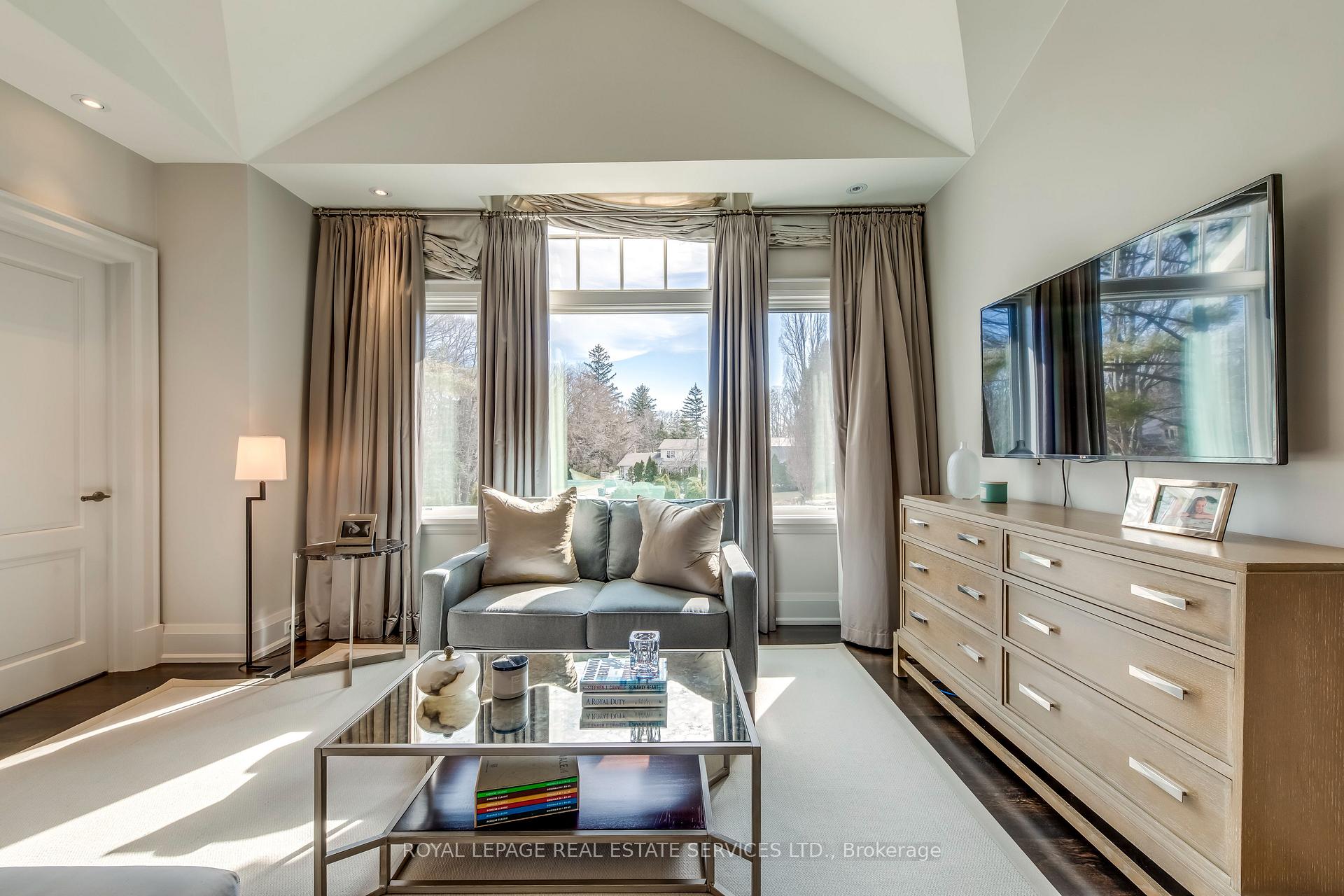 1522 Devon Road, Oakville, ON L6J 2M5, Oakville ON, L6J 2M5