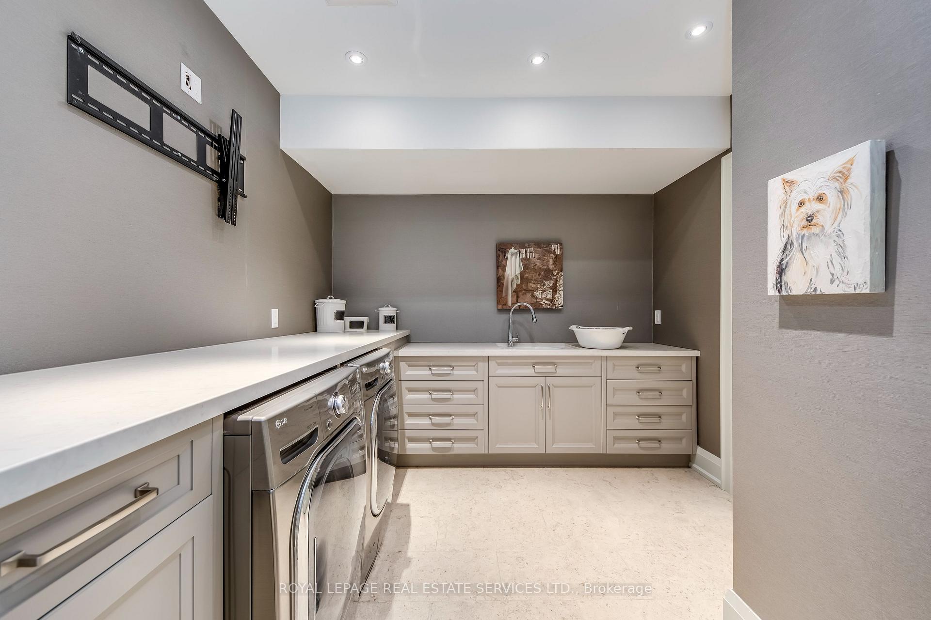 1522 Devon Road, Oakville, ON L6J 2M5, Oakville ON, L6J 2M5