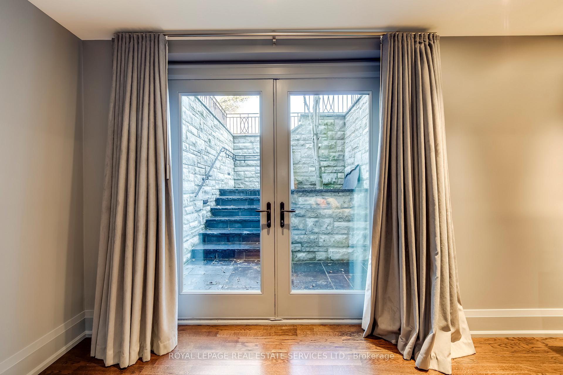 1522 Devon Road, Oakville, ON L6J 2M5, Oakville ON, L6J 2M5