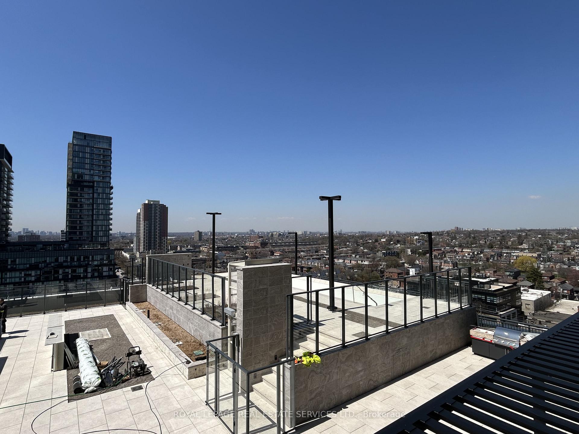 1185 Dupont Street 1211