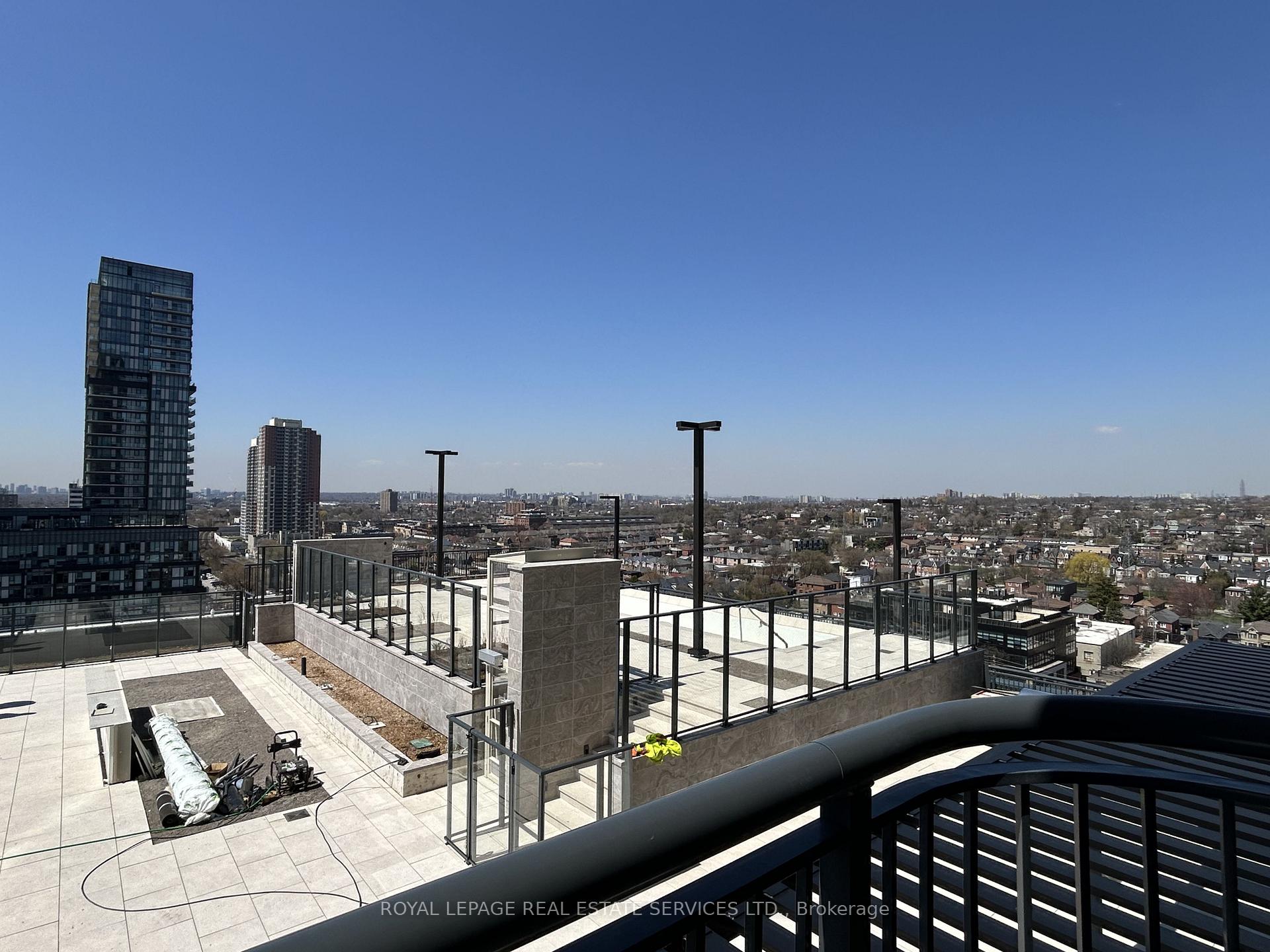 1185 Dupont Street 1211