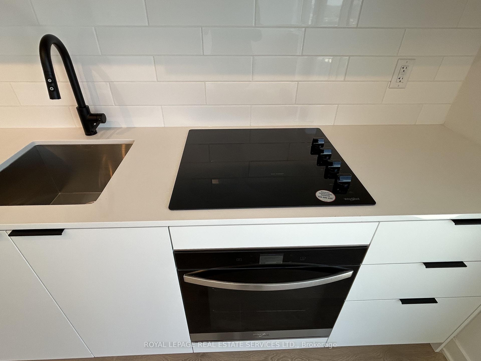 1185 Dupont Street 1211