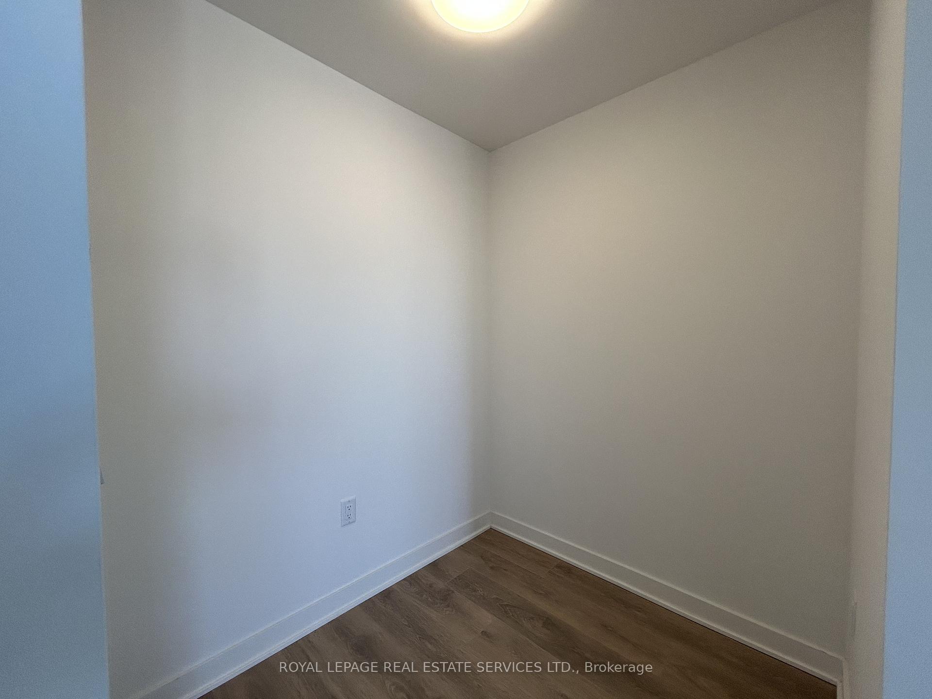 1185 Dupont Street 1211