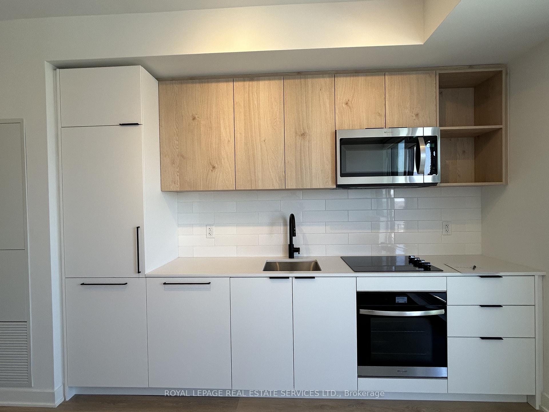 1185 Dupont Street 1211