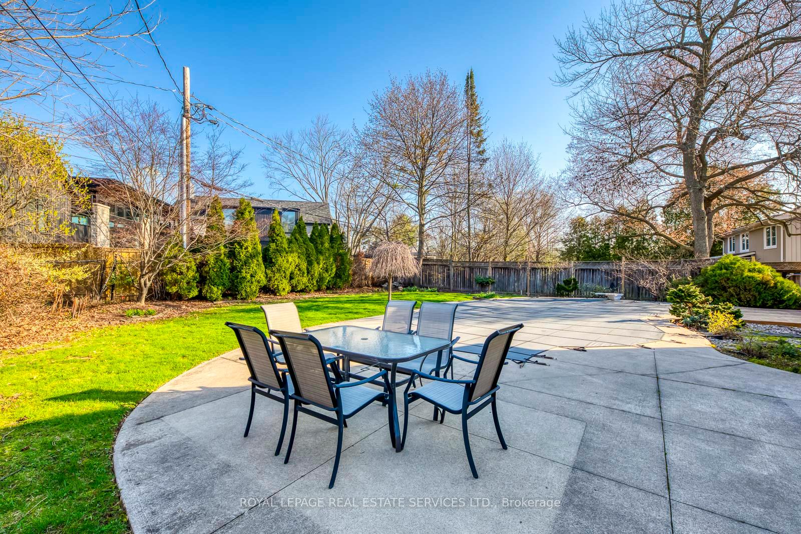 1327 Sedgewick Crescent