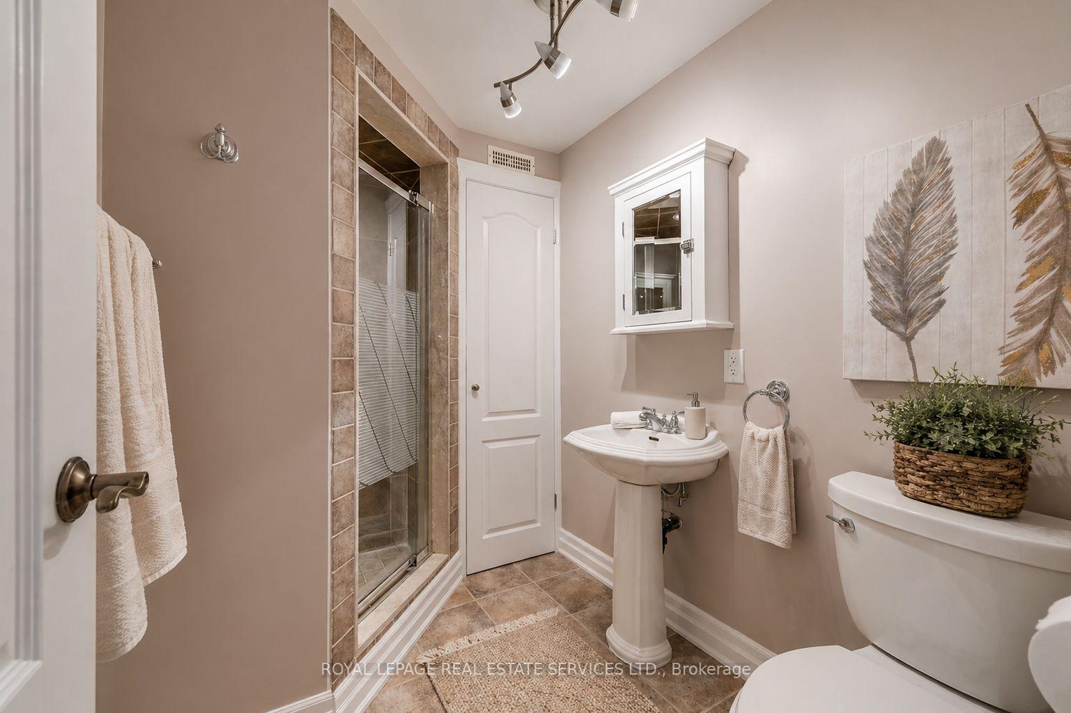 1327 Sedgewick Crescent