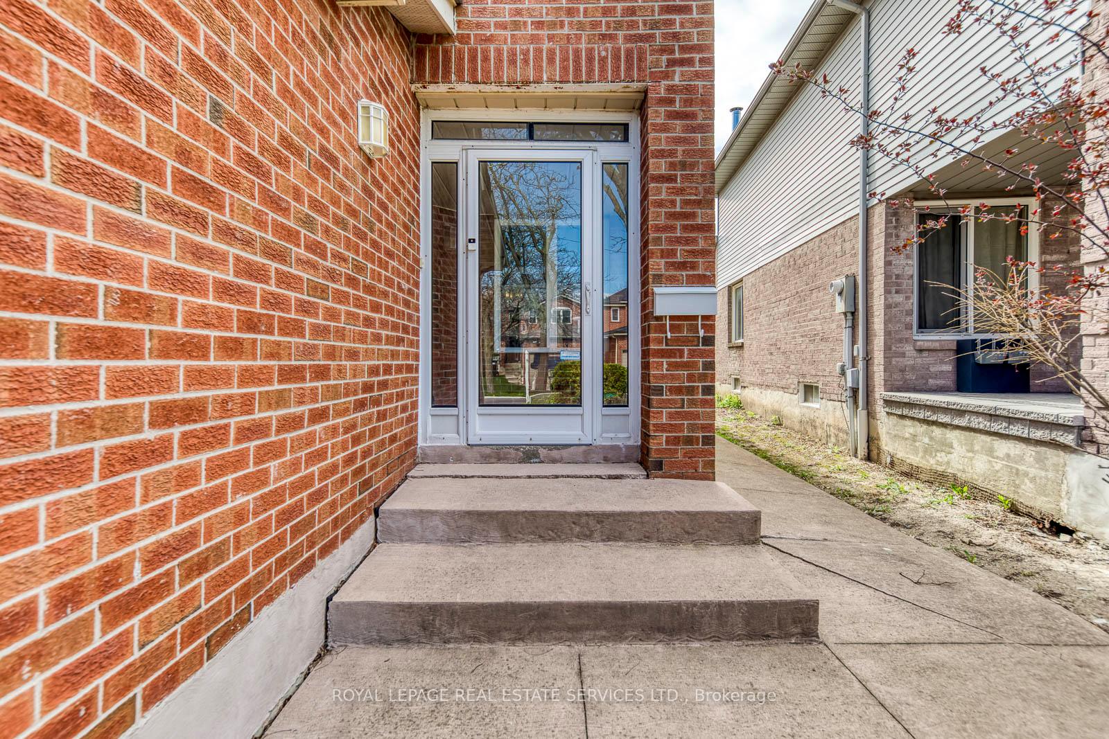 3390 Chartrand Crescent